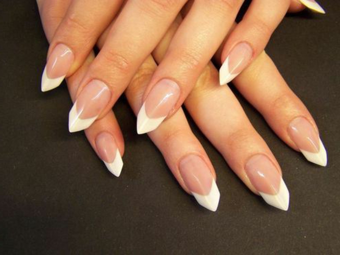 come-fare-le-unghie-a-punta-french-manicure-rombo-base-trasparente-french-smalto-bianco