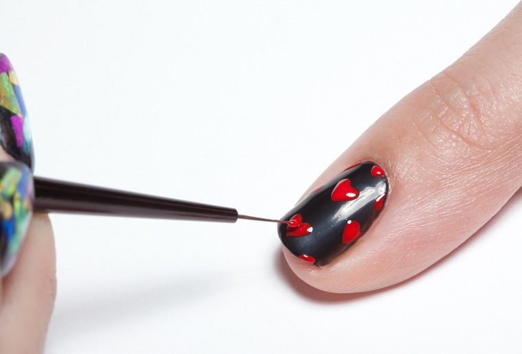 gel-manicure-red-hearts-black-base